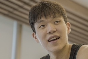 媒体人：休息日瀚森自己在公寓体能房保持状态 明早正式开启集训