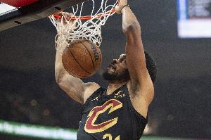 高效发挥未能救主！贾勒特-阿伦7投6中拿到12分5板2断