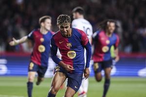 范巴斯滕：亚马尔应该担任更核心的角色，他应该有更多的球权