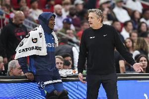 巴克利：芬奇敢让爱德华兹下场 华子赛前放狠话要硬刚&上半场1分