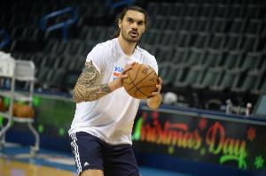 帕金斯：因选了亚当斯雷霆把我交易走 年轻的他就壮得要死