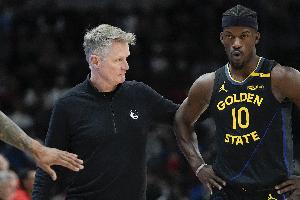 👀科尔谈14人轮换：库里缺阵后 我们在寻找适配巴特勒的阵容！