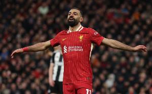 官方：萨拉赫当选FWA最佳球员，追平亨利保持的三次获奖纪录