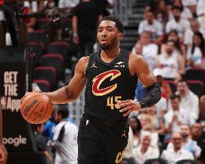 阿特金森：需要米切尔打得更“自私” 对他本场的表现非常满意