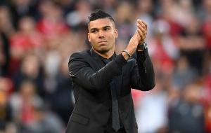 太阳报：阿莫林可能回归传统，让全队在欧联杯决赛前穿西装出征