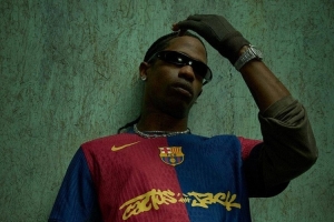 销售火爆！巴萨与歌手斯科特联名球衣售罄