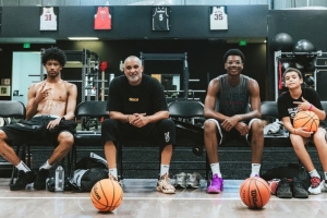 前湖人助教汉迪晒与布莱斯训练照 詹姆斯评论：太棒了！🫡