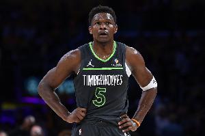 JR：华子就是现在联盟里最好的得分后卫 他就是个天生的巨星