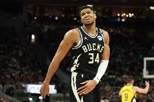 JR：期待看到字母哥去大球市打球 大城市才能配得上他的巨星身份