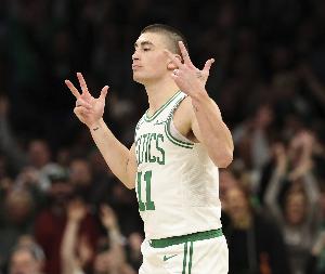 板凳匪徒！普理查德16中8砍全队最高23分 三分10中5