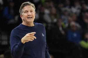 芬奇：为我们的球员感到骄傲 我们刚刚在泥泞中竞争