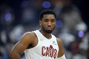 东部第一却次轮出局！米切尔：打成这样肯定会被媒体喷死