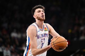 高效表现！霍姆格伦半场5中4拿到9分3篮板