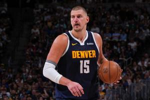 这怎么赢？掘金最后18次三分出手仅命中1球 还是约基奇的神仙球