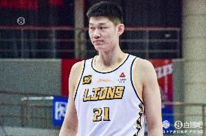 游刃有余！胡金秋11中7贡献15分5板2帽 正负值+24