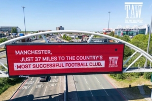 利物浦球迷打广告嘲讽曼联：曼彻斯特距英格兰最成功球队仅37英里