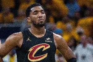 😖要崩了吗？骑士第三节半节无运动战进球&步行者已经反超8分