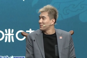 😂郭艾伦：眼睛恢复得很好 能看清杨健&苏群老师脸上的些许皱纹