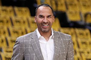 😁稳如老🐶Stein：独行侠老板仍然支持哈里森担任主要决策者