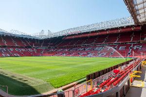 草皮特护🧄！邮报：曼联用大蒜来护理老特拉福德球场的草皮