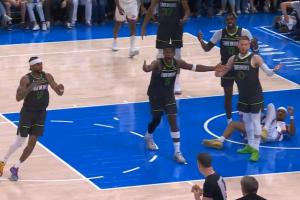 🤦‍♂️亚历山大自己摔倒但有哨 森林狼8手连摊！