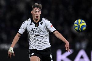 记者：国米将与意足协讨论，决定是否让F-埃斯波西托参加欧青赛