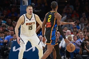 HoopsHype评历史最强MVP陪跑赛季：25约第10&18詹第7&01鲨第13