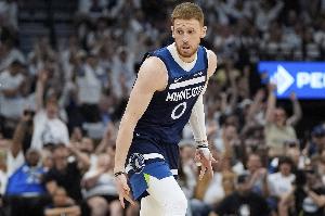 兰德尔：我们都知道迪文对球队的重要性 他任何时刻都有可能爆发