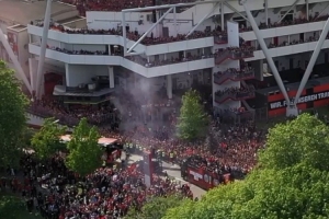 勒沃库森晒视频告别阿隆索：他来，他见，他征服