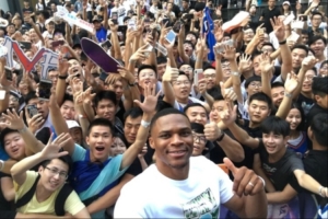 杨毅：采访的NBA球星威少最没架子 特别客气 搂着我跟我称兄道弟