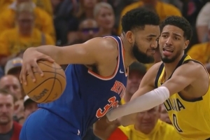 血赚！唐斯强攻打中还要加罚 步行者挑战成功改进攻犯规&唐斯3犯