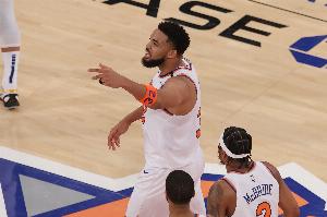 锡伯杜：唐斯是位非常有天赋的得分手 他保持侵略性我们优势巨大