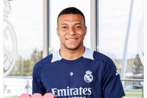 当选皇马赛季最佳球员，姆巴佩社媒：很荣幸每天生活在梦想中