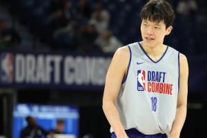 冉冉升起🥰球迷投票获胜！选秀专家：杨瀚森胜过乐透候选人