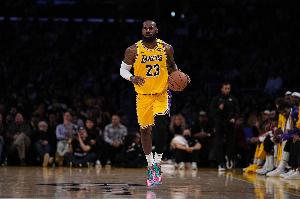 比斯利：乔丹从未面对过詹姆斯这么多聚光灯 但老詹也因此挣了钱