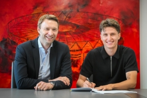 官方：药厂签下21岁波鸿后卫奥尔曼，球员将外租格拉茨风暴一赛季