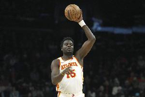 美记：湖人会去追求一个攻筐型内线 可能会是卡佩拉或大洛佩斯