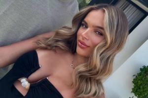 幸福🥰吉布斯-怀特女友晒两人甜蜜度假照片，社媒粉丝超27万