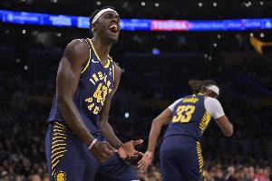 外线差距悬殊！半场三分步行者15中8 尼克斯仅11中3