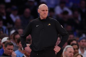 🏃名记：步行者凭借转换快攻冲垮了尼克斯 这才是比赛的关键