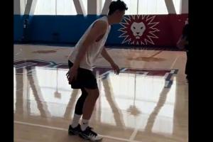 等你回来🙌崔永熙动态：伤后首次球场训练⛹‍♂️ACL断裂171天