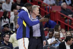 科尔：追梦是我遇过最聪明的防守球员 比赛中会听他的建议