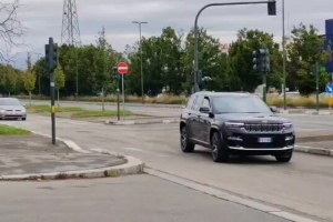 走马上任！记者：新任球队经理科莫利已抵达尤文总部