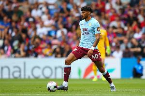 官方：维拉宣布与32岁后卫明斯完成续约，球员出场187次8球10助攻