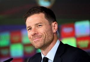 记者：阿隆索与马斯坦托诺进行了交流，告诉后者现在就想签他