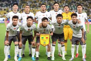 津媒：国足战印尼需当心客场因素，球员对闷热的天气报以苦笑