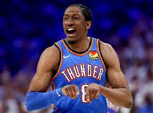 杰伦威：我们还剩2分钟时仍有巨大优势 长时间休息不是输球借口