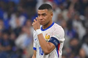 姆巴佩：跟裁判理论？补5分钟就该踢满5分钟 我们现在窝火且沮丧