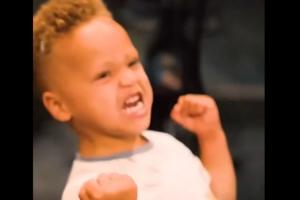 🤣😘库里大儿子卡农可爱片段 跟库里秀肌肉之后声称脖子拉伤