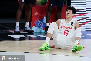 浙江官方：李悦洲在备战U19世青赛训练中遭遇横突骨折 伤停3个月